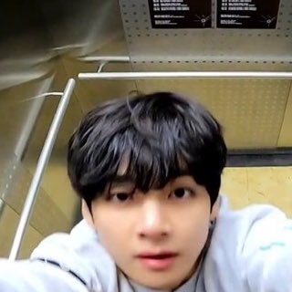 seokjinverse's tweet photo. i see no difference at all https://t.co/HF4nXhx1hU