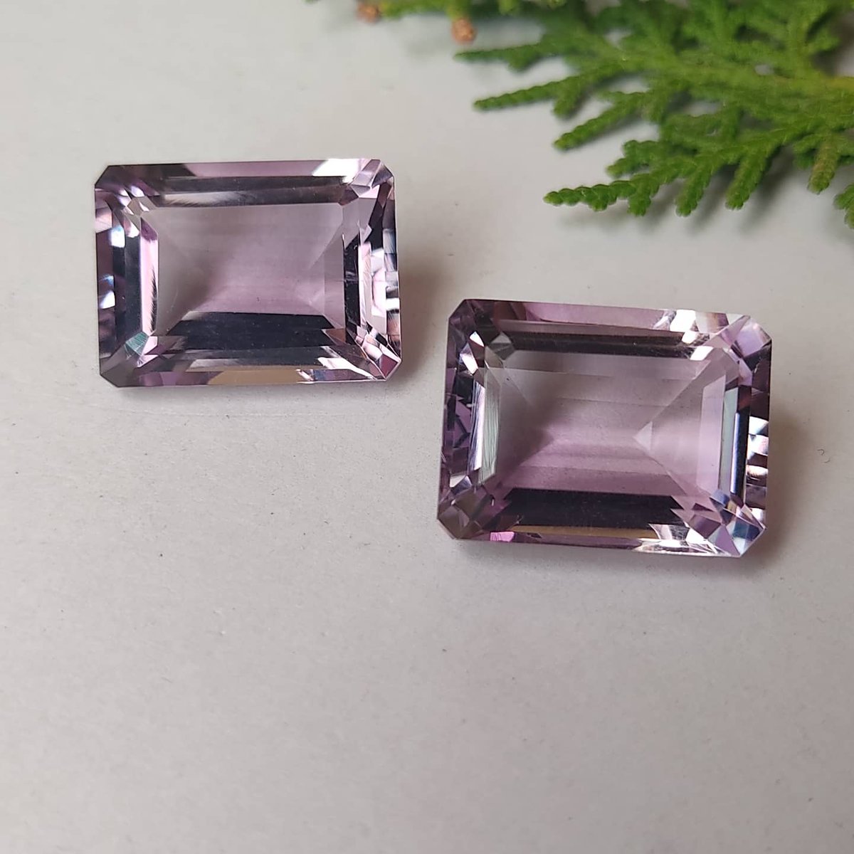 krishna_gems's tweet photo. Brazil amethyst at its best form and cutting🌟

#krishnagemsjaipur #gemstone #gemstonejewelry #amethyst #crystal #amethystgeode #amethystcrystal #amethystdruzy #amethystearrings #amethystpoints #amethystquartz  #makeinindia #makeinindia🇮🇳 #etsymarketing #etsyhandmade #etsyfinds https://t.co/Vjg8yN1wMT