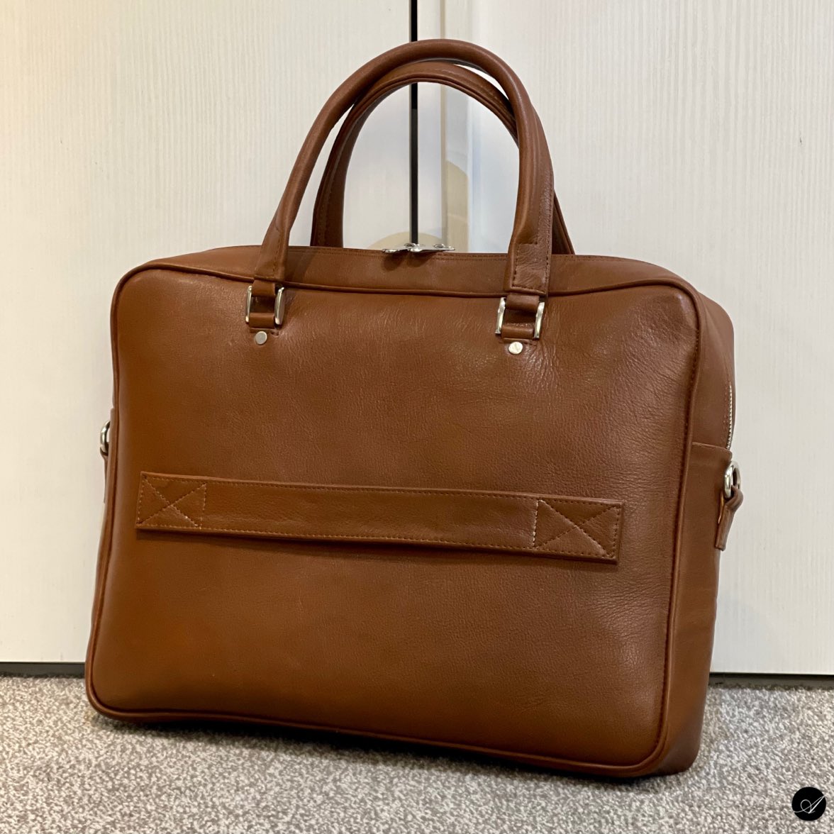 AllureByAly's tweet photo. Sac ordinateur en cuir et imprimé croc
🏷 : 80.000 frs
#AllurebyAly #Breifcase #Handmade #Leather #MadeInSenegal #Kebetu https://t.co/SgQwDcVu3A