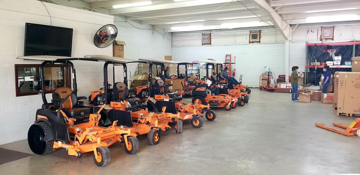 PSJAOperations's tweet photo. Our Iron Chariots have arrived. THANK YOU to our Superintendent of Schools, Dr. Jorge Arredondo, and our Board of Trustees for investing in our grounds department. Each of the 9 teams is gaining a mower along with 20+ weed eaters! Aye Vamos!#PSJAStrongerTogether @PSJAISD https://t.co/x9M6rCZdeM