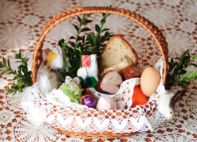 thepahcf's tweet photo. Święconka is a beloved Polish Easter tradition where baskets of traditional foods are blessed on Holy Saturday. 

Blessing will be held at Polish parishes all over Massachusetts, including in Boston.

Sat 4/3 at 9:30am, 11am, 12pm, 1pm, 2:30pm, 4pm

https://t.co/2FKqAlIEBr https://t.co/ceY8UH4jpX
