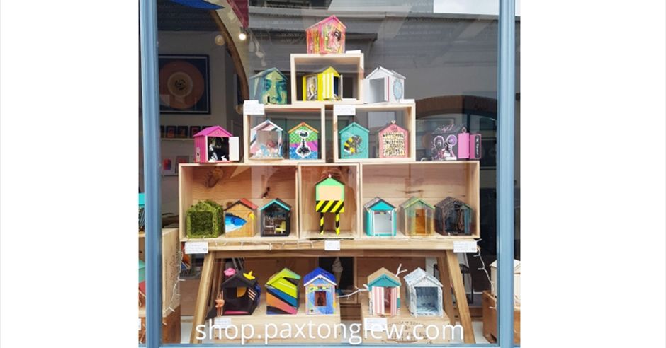 Love_Brighton's tweet photo. Whether you're looking for a large art work for your new home or an unusual gift for someone, @PaxtonGlew gallery &amp; shop represent over 40 collectable artists selected by Emily Paxton and Pam Glew, many with a background in street art and graffiti: https://t.co/WjcU9h89eR https://t.co/7z0TBKaOWj