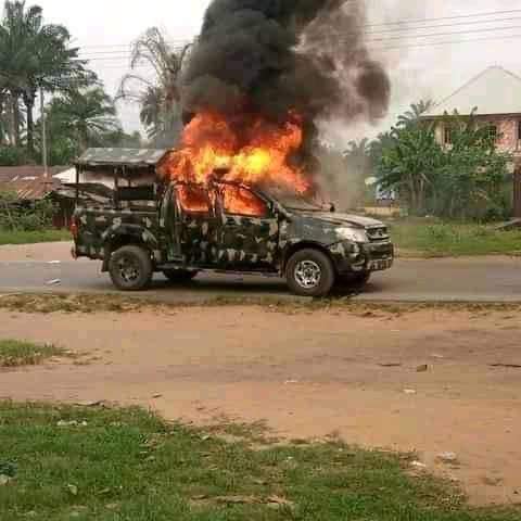 SaharaReporters's tweet photo. BREAKING: Gunmen Kill Nigerian Soldiers, Policemen, Burn Operational Vehicles In Akwa Ibom | Sahara Reporters 
The gunmen also killed a yet-to-be ascertained number of military officers while many others were injured. @PoliceNG @HQNigerianArmy 
READ MORE: https://t.co/mRpMgwtLXh https://t.co/C6Cjmsg6AU