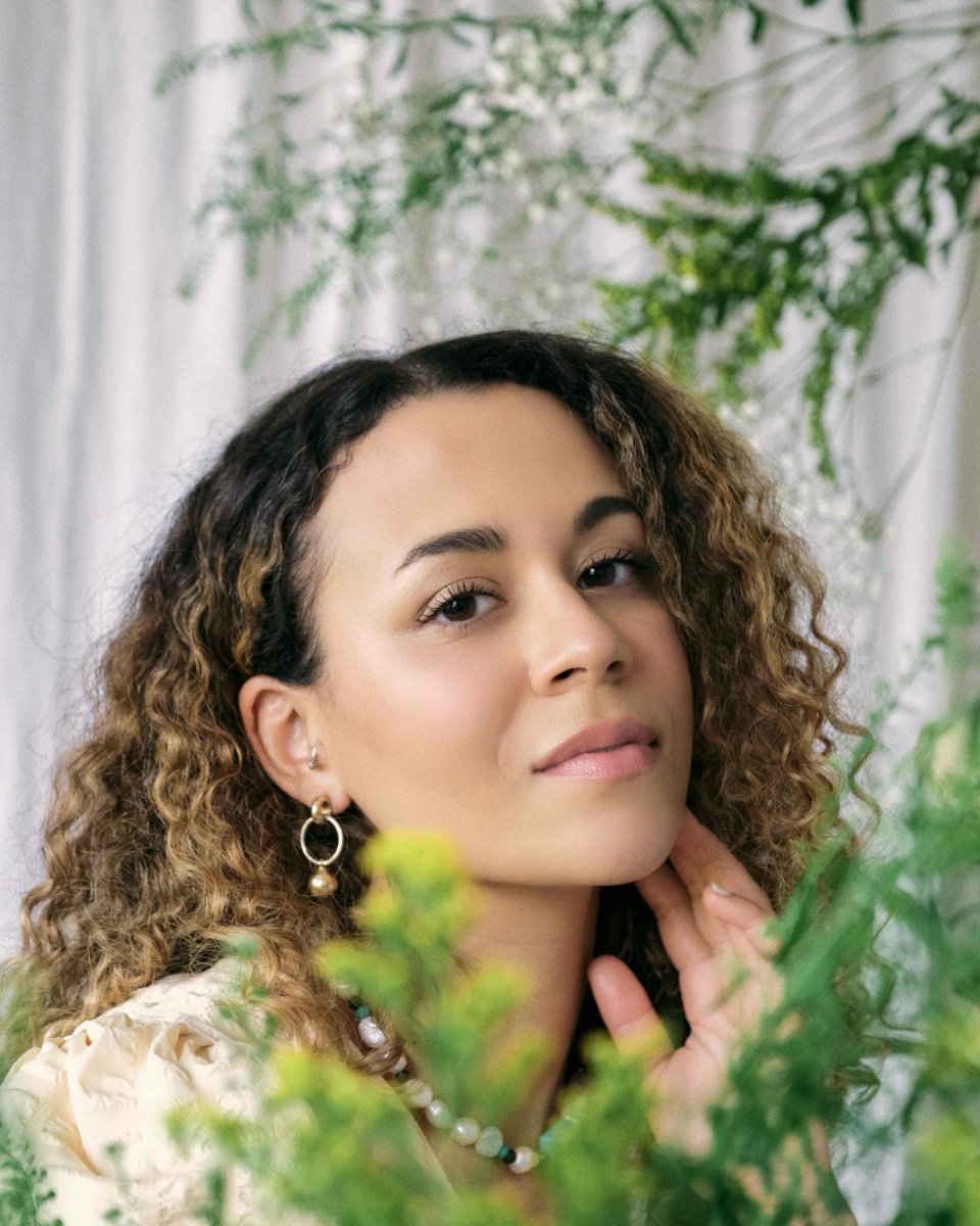 wepluggoodmusic's tweet photo. ‘Diamond’ is the new track from @Alicedw1, which demonstrates her bewitching smooth vocal performance over a trademark R&B and flamenco pop sound she has developed over the past few years as an independent artist
Listen to it here: https://t.co/HZq0mn8Mph
#MusicNews #AliceD https://t.co/y1az9mq56v