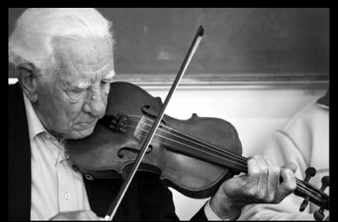 #Leitrim man and fiddle legend Ben Lennon passed on one year ago today. RIP. #fiddle #irishfiddle 
@ITMADublin @LeitrimDance @Comhaltas @RTECeiliHouse @RTERnaG @radiosiamsa @TradTG4 
#StaySafe & play #IrishTrad 😉
#IrishTraditionalMusic