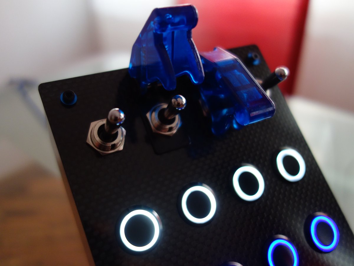 Nuevos modelos de botoneras, el primero de ellos. Mejorando poco a poco.