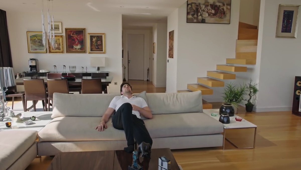 p2mir's tweet image. hiç kimse;
bütün gün ben;