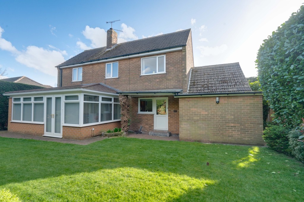 ELRltd's tweet photo. A well presented 3 bedroomed detached #family home located in #Moorlands!

01709 917676☎
https://t.co/EsisTWpIpK

#ELR #ELRSales #rotherham #derbyshirelife #moveinmoveout #keeponmoving #Southyorksbiz #rotherhamiswonderful https://t.co/qGCz0tLZ4v