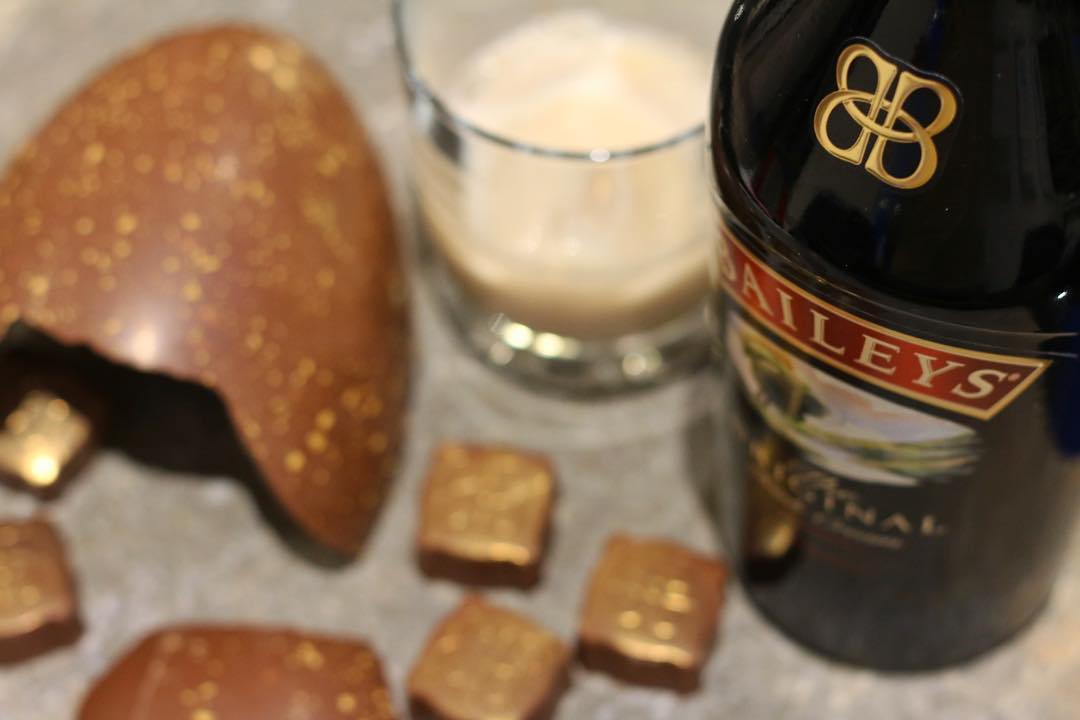 baileyschocs's tweet photo. The remains of our weekend feast 😂

#BaileysChocolates https://t.co/OMculH4504