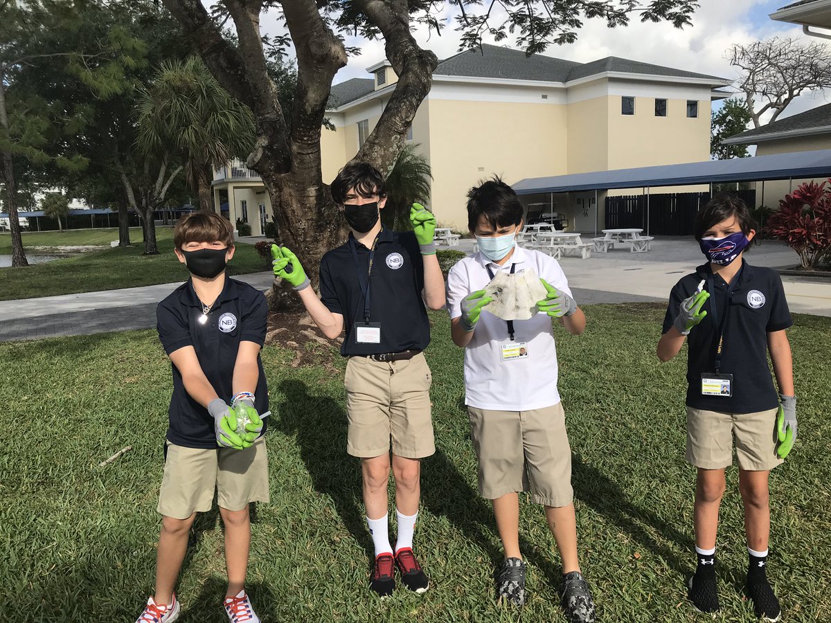kimhscience's tweet photo. #mygreenfootprint #nb6thGrade 
Our garden gloves reused to safely clean up school litter as part of our intro to the ocean unit and GPGP focus. https://t.co/Kp9rz86VKo