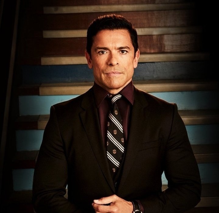 Happy birthday Mark Consuelos 
Nosso eterno (Hiram) 