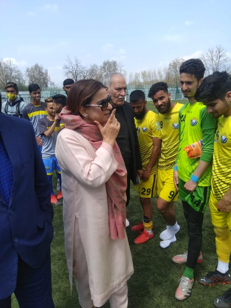 JKSportsCouncil's tweet photo. Secretary J&amp;K Sports Council interacting with players of different Football Clubs at TRC Turf Football Stadium, Srinagar during Annual Football Championship sponsored by Sports Council and organised by J&amp;K Football Association. @KirenRijiju @diprjk @OfficeOfLGJandK @zafariq94690 https://t.co/gb8rHXnj9I