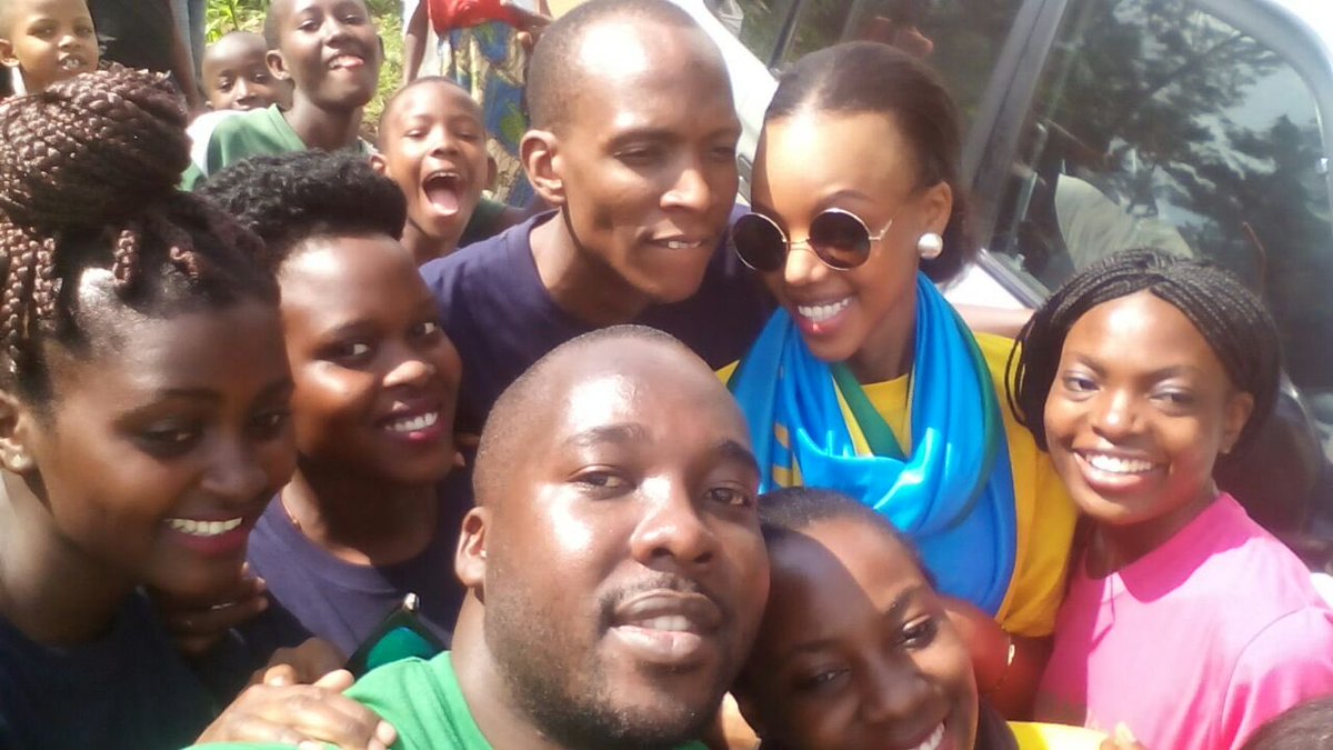 MrKabugo's tweet photo. #TBT #Easter2016 @JollyMutesi @AngelKisekka @Engage_REACT https://t.co/T6Madm65JO