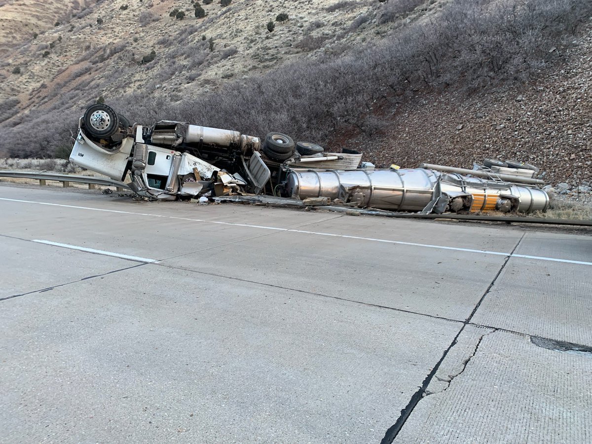 johnkhart2's tweet photo. ECI #Hazmat Team - I-84 WB MP 108 to 110 - On scene to chemical tanker rollover.  Onboard Ammonium Nitrate - Will require cold-tapping the tanker to remove the product. https://t.co/h9x5wmvjjr