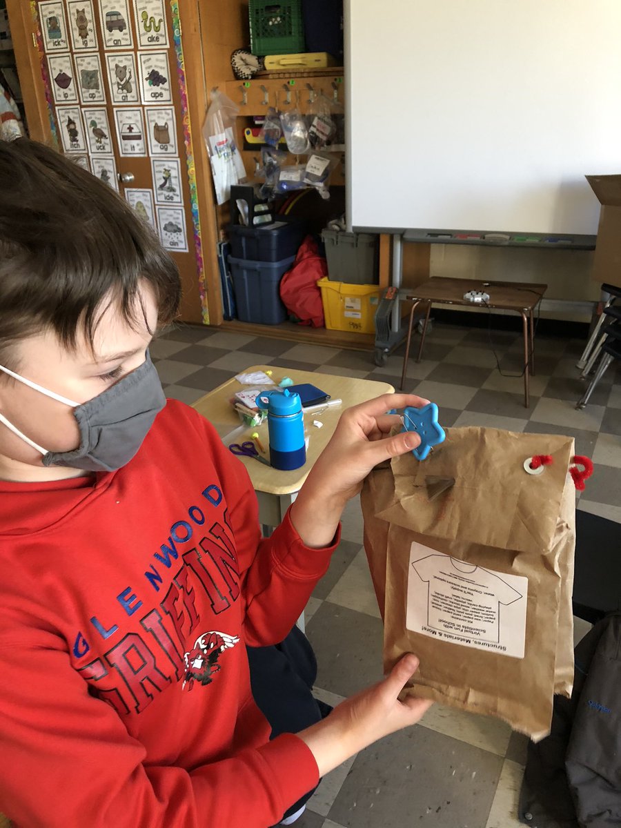 mrmarentette's tweet photo. #communicating and #risktaking during our virtual science visit on structures in 1/2V!   @MsAwender @GlenwoodGriffin https://t.co/ieyjpu91ii