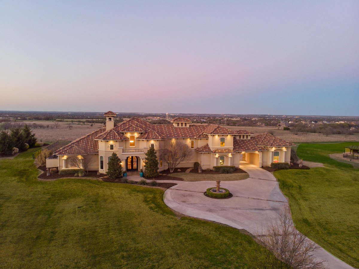 #NewListing :: 216 Neuces Trail in La Madera gated community. European Villa set on 2-acres offering resort-style living &amp; seemingly endless views. $1.1M. #DuweOlsenGroup #WilliamsTrew #Aledo #DFWrealestate