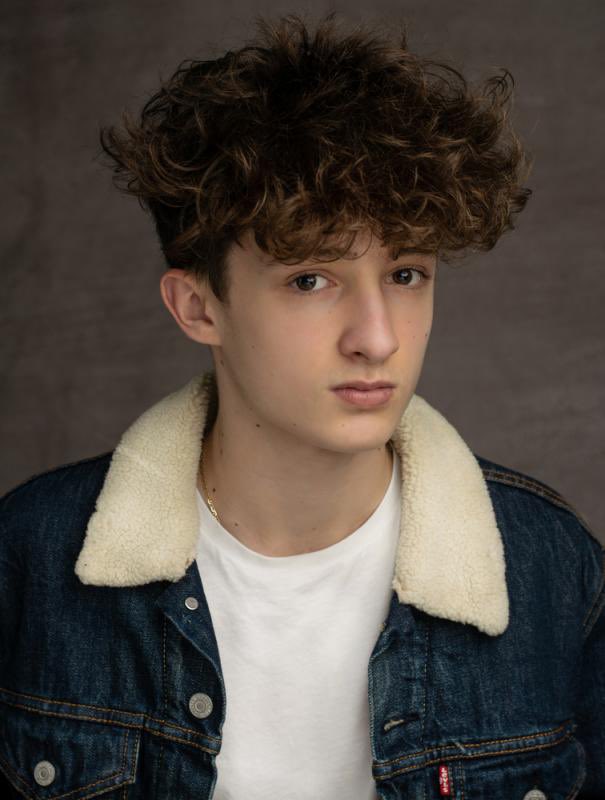 OxygenFilm's tweet photo. We’re very excited to announce the wonderful @IlirianBushiAct in the role of George in the upcoming #ASeriesofLight episode “FLOODLIGHT”.

A super talent, Ilirian joins @CharlieH497, @RoseSpiderLize and @seanrhys_james in the @GageOxley-written tale. https://t.co/vmfFCbQNR5