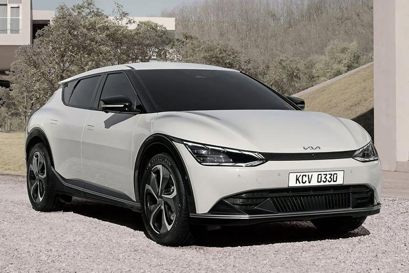 RolandTameling's tweet photo. #PRIMEUR voor @ad_auto / @ADnl #ADauto: de prijzen van de @Kia_nederland #EV6. De instapper kost minimaal €44.595, de GT Line vanaf €56.895 en de retesnelle GT vanaf €63.595. Tesla Model Y-geld, ja, maar dan wel 584 pk en 0-100 in 3,5 sec. Gave nieuwkomer! #HUGEcarguy https://t.co/5Odneqi0cc