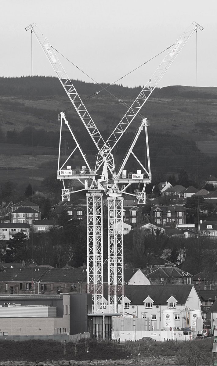 Eng1170's tweet photo. Caught these tower cranes almost symmetrical today as they worked away at Clydebanks Golden Jubilee Hospital. #Construction #architecture #KierGroup @kiergroup #Glasgow https://t.co/K5pKVD9AmY