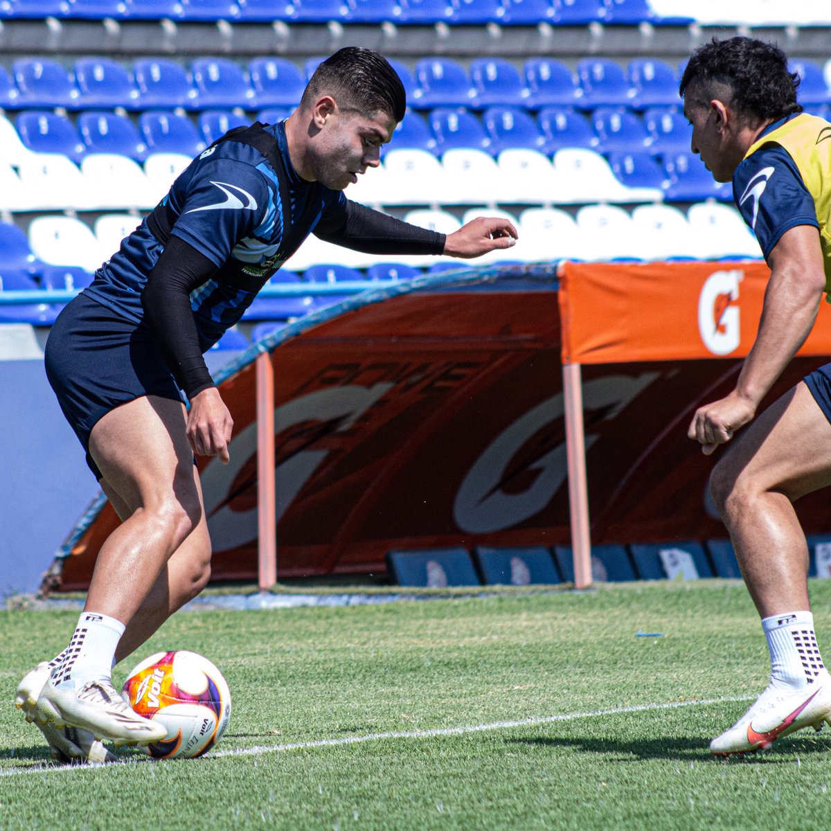 TorosCelayaCD's tweet photo. Las ganas de salir adelante son las que siempre nos hacen superarnos. 💪🏼😎

#TodosXCelaya ⚪️🔵 https://t.co/r4fVPX0SVU