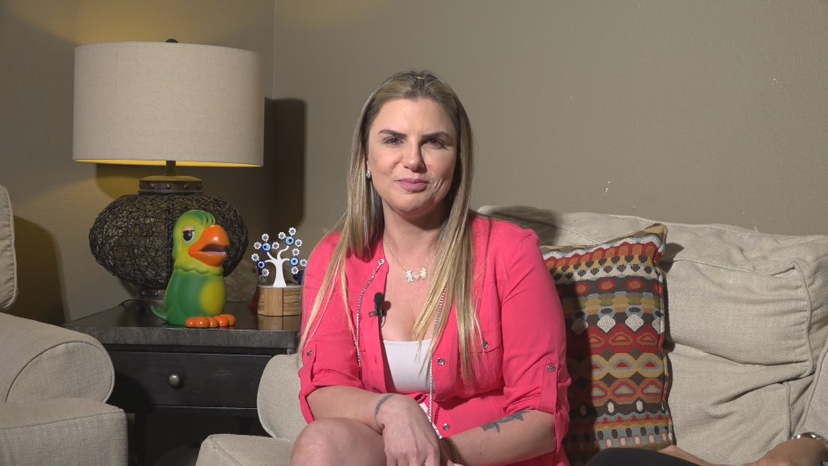 recordtvoficial's tweet photo. Hoje (31), o #ANoiteÉNossa traz entrevista exclusiva com Alessandra Veiga, que fala sobre a vida ao lado do marido Tom Veiga, o eterno “Louro José”. ✨ No palco, MC Gui responde polêmicas no “Bola Fora” e Ceará e Mirella participam do “Cofre do Rodolfo”. É às 22h45, na #RecordV. https://t.co/wkGO9jKEjD