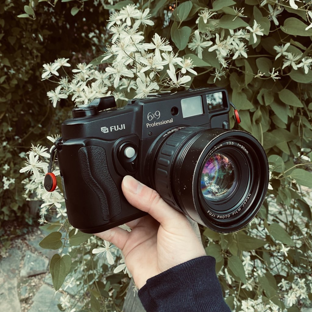 newyorkcityvibe's tweet photo. The camera         🤝         The film https://t.co/slMZLUz0vK