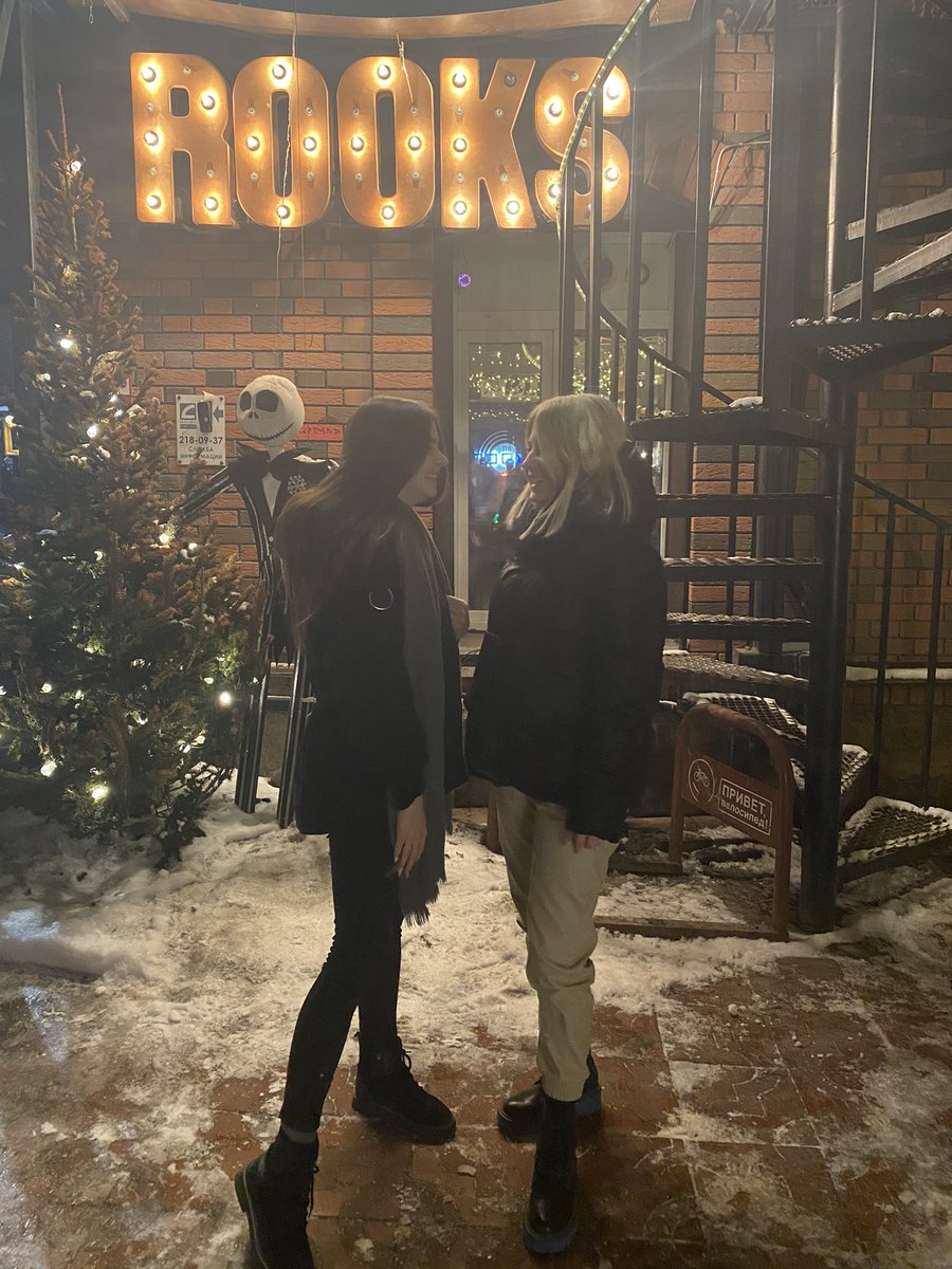 DarikKem's tweet photo. Две крысы пошли кушать пиццу https://t.co/9VXmULmvxJ