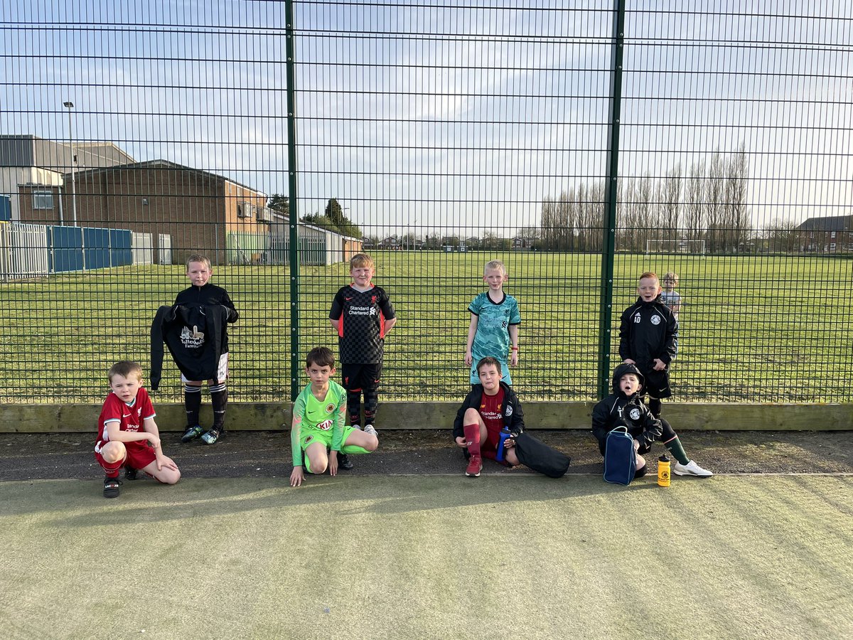 ChrisGaley80's tweet photo. Great to have the BUFC U8’s back at training tonight, all the boys are so enthusiastic and can’t wait to continue the season.
Big thanks to our sponsors @TattershallFarm and Staples Vegetables
.
.
#grassroots #grassrootsfootball #football #soccer #PDJAL #bucfc #BUFC #coerver https://t.co/7ZLCc63WZj