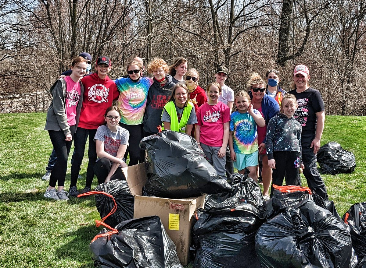 miranda_terry's tweet photo. What an awesome day to help show a little Community Love !! https://t.co/2EIbApr973