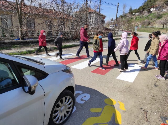 ozdenalpaslan's tweet photo. Yaya önceliği kırmızı çizgimizdir ! Hızını azalt,yayalara yol ver 🚘🚦👩🏻‍🦯🧑‍🦼🧍🧍‍♀️  @ispartamem @dbomeryilmaz @EgirdirMEM @Ahmet_Armutoglu @tugcearseven https://t.co/WjSVnqEXcc