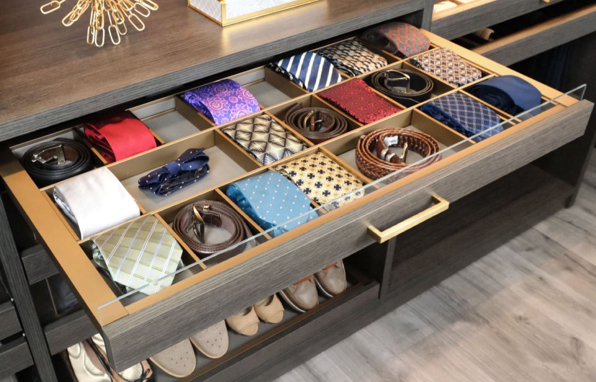 CalClosetsDFW's tweet image. A drawer fit for a modern gentlemen

#accessories #gentlemenscloset #organization