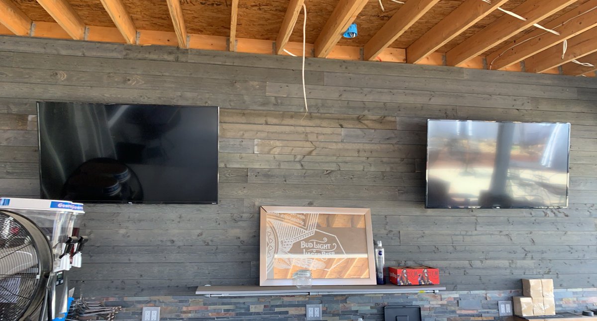 TonyLevada's tweet photo. 148 Pavilion in providence is a black owned business my father &amp; two of his friends own it we got a beautiful patio &amp; outside bar perfect for the summer time ☀️ https://t.co/peMGXWJjVk
