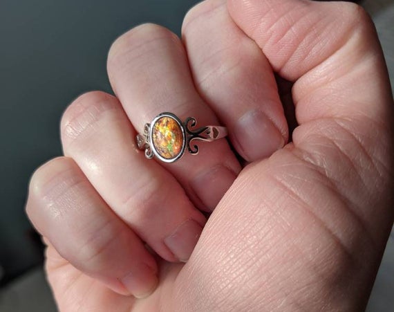 PapillionEra's tweet photo. Harlequin Opal ring, Vintage https://t.co/poMJtOKSN6 via @EtsySocial #torontostyle #shoplocal #pinkopalring #harlequinopal https://t.co/ILp9lFdzAN