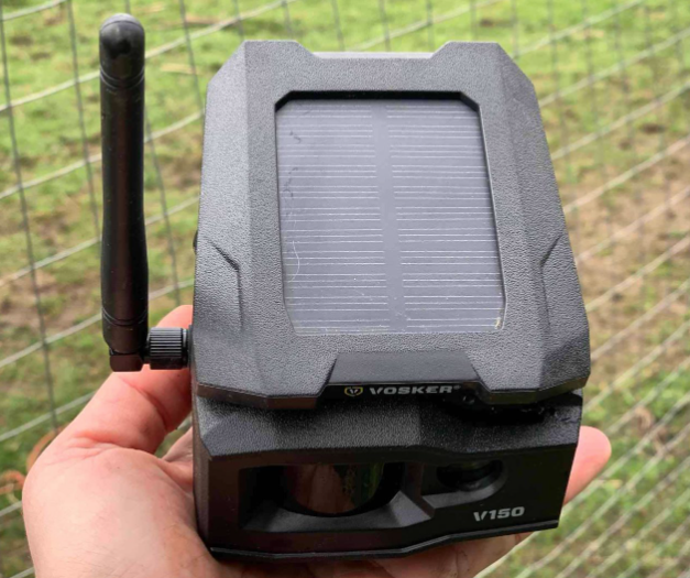 socialitebooks's tweet photo. Shelly (@kidswap) has reviewed many #securitycams for @BestBuyCanada but this is the first that uses a cellular network to send photos to your phone: and this #Vosker V150 security camera has a solar rechargeable battery. Easy to setup; use it anywhere https://t.co/55Q2vW1lPq https://t.co/E2keSiU8jg
