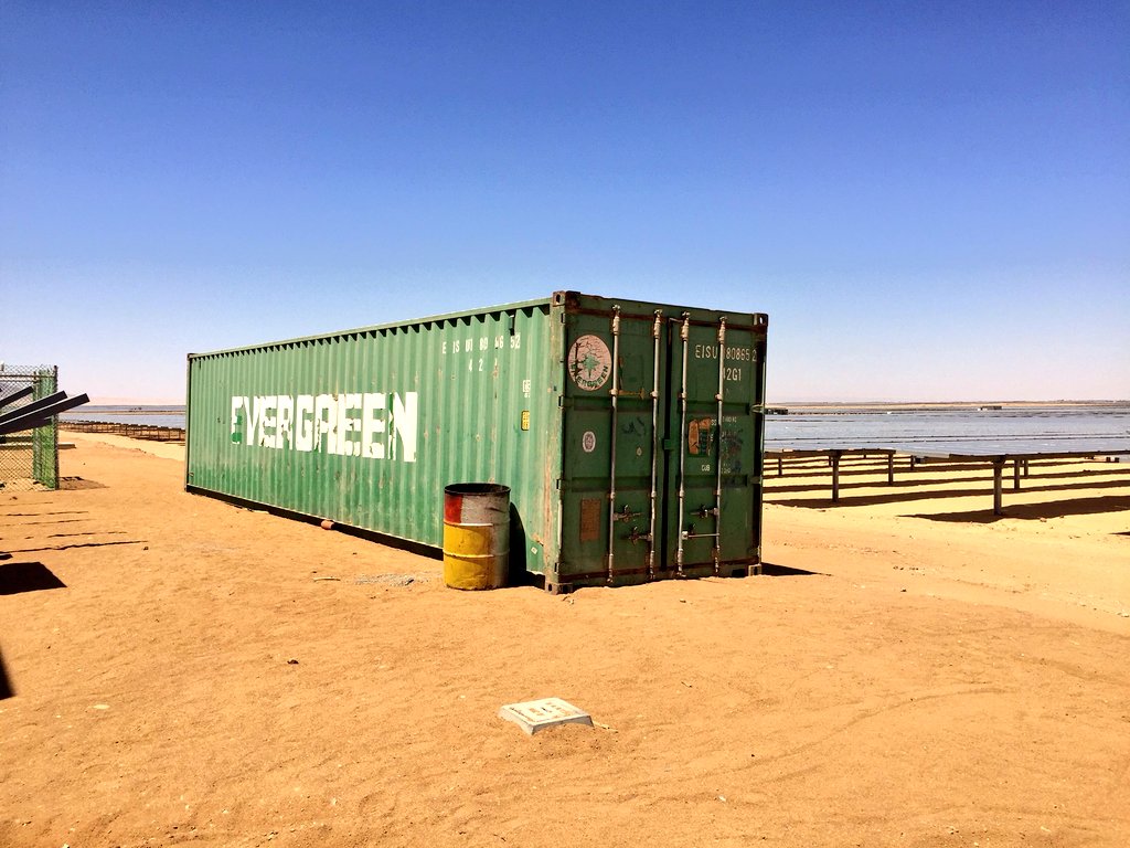 كونتينر جانح ف الصحرا