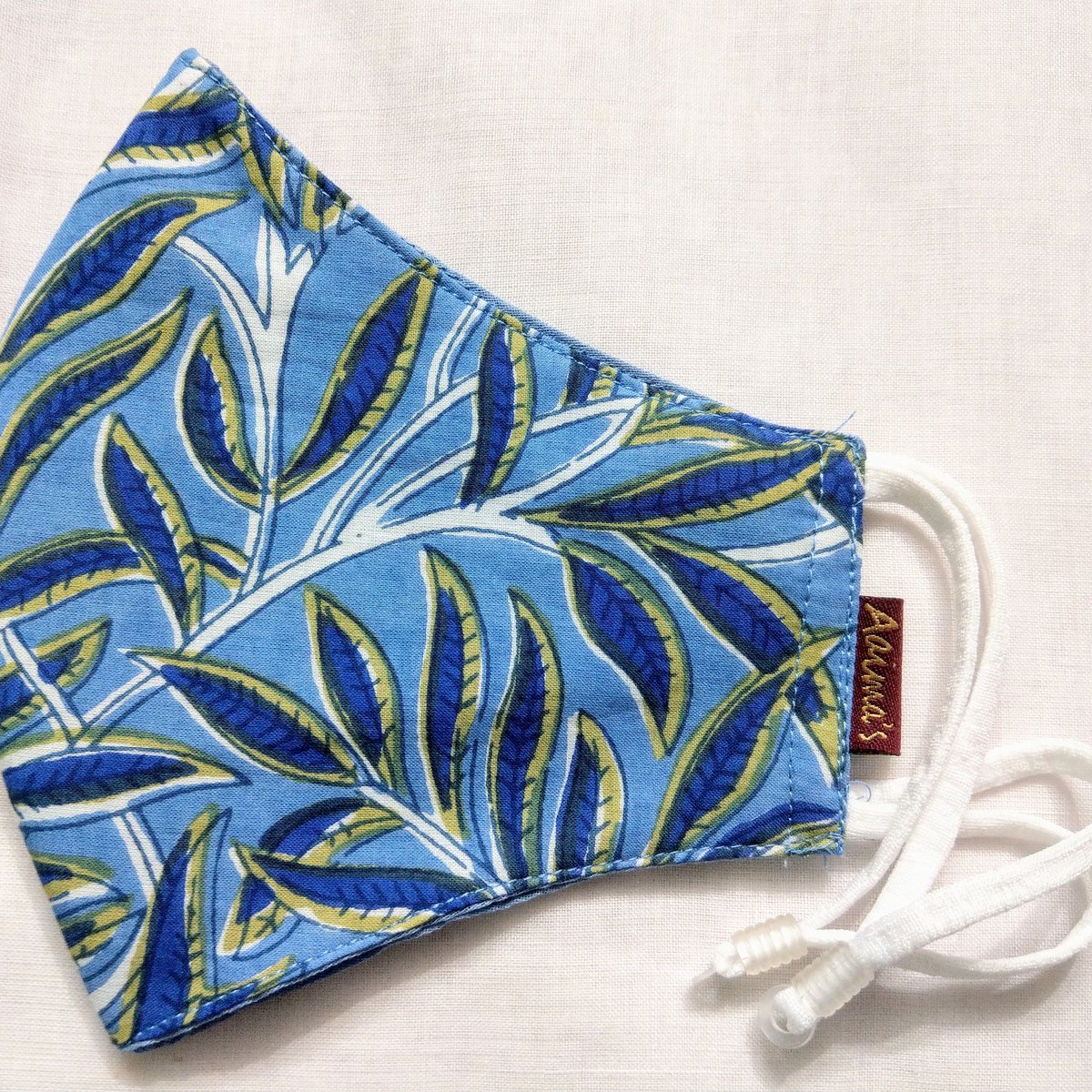AaimaLove's tweet photo. As we head towards summer brighter colors & fresh designs will be brought back out of the closet.#Aaima offers masks in a wide range of patterns and designs to go perfectly with any summer look. All Aaima #masks are made from 100 % cotton, 3-layers and with adjustable ear loops. https://t.co/PPi6mtwtDi
