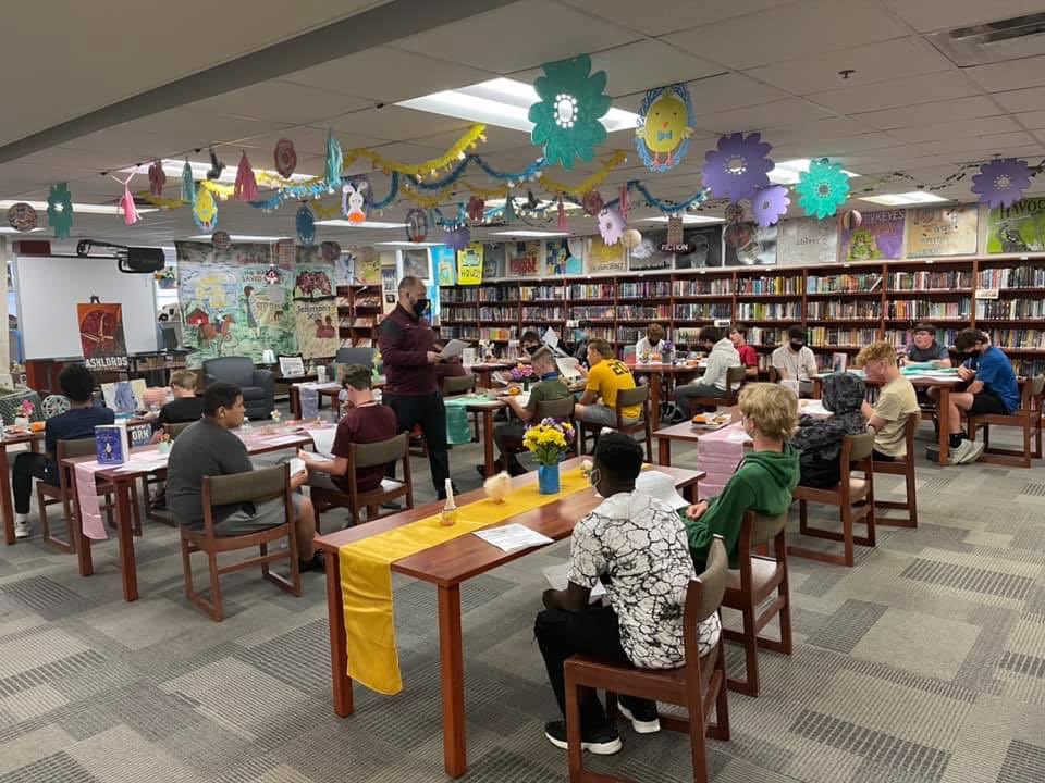 Coach Thomas had the opportunity to meet with 8th grade football players at Central Middle School today! The future is extremely bright for the Edmond Memorial Bulldogs!