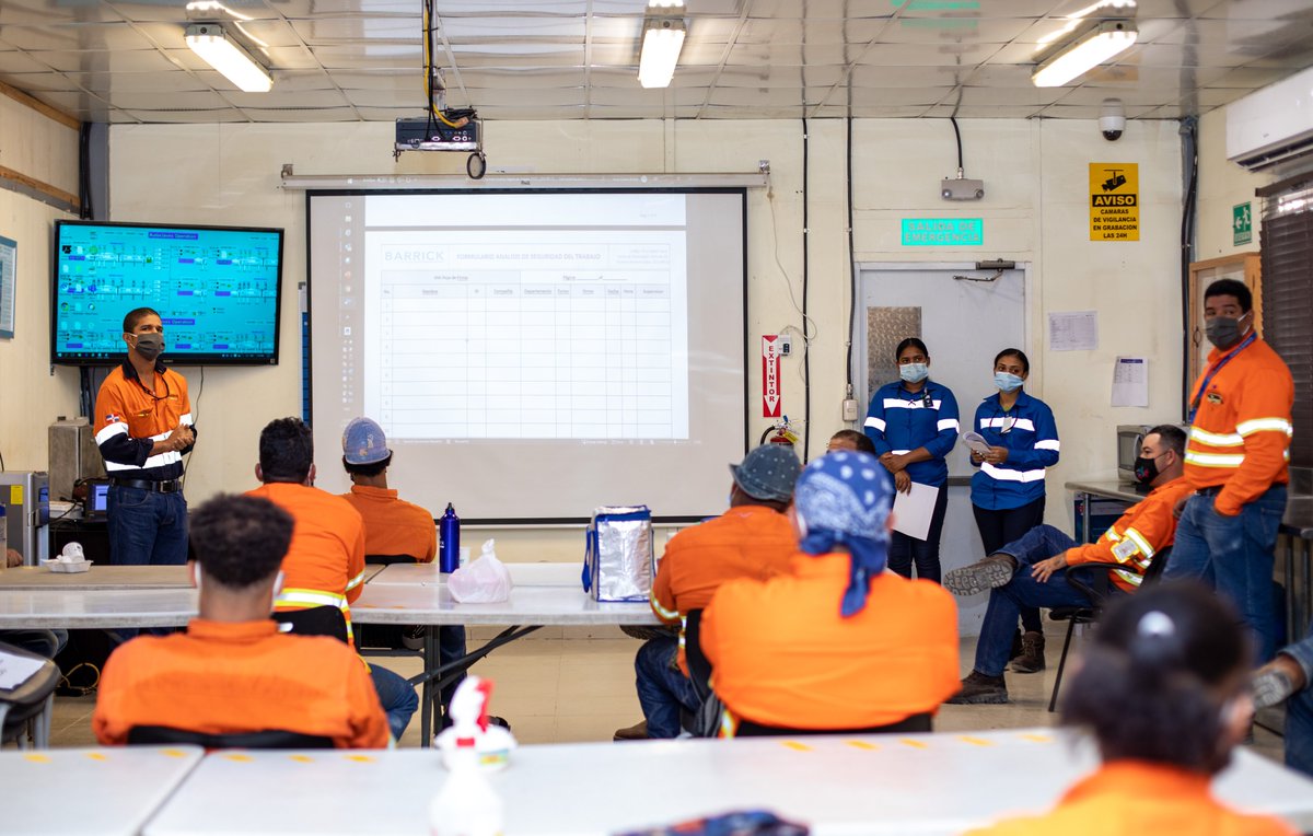 BarrickRD's tweet photo. Algunos beneficios del Programa Crédito – Beca:
-Pasantías en Pueblo Viejo por 4 meses.
-Mentorías por 4 días en las áreas relacionadas a sus estudios y prácticas.
#ProgramaCreditoBeca #BarrickRD #Fundapec https://t.co/BIJi5vKiLi