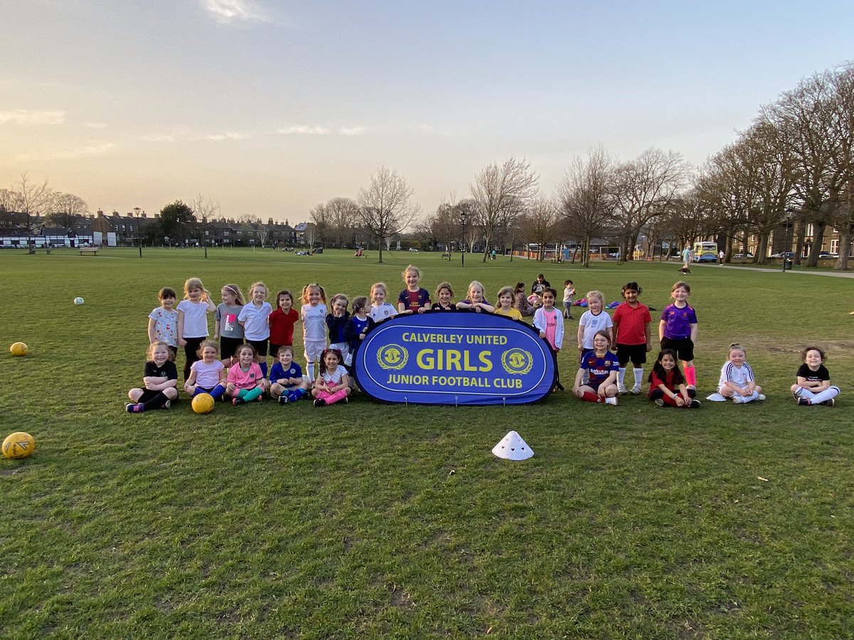 CalverleyUnited's tweet photo. Fabulous first session back with lots of new and old faces for our U5 and U6 girls! Lots of smiles and sunshine ☀️😁 

They absolutely loved it 💛⚽️🏃🏼‍♀️🦉🙌🏼💙 https://t.co/TLj89uNtAC