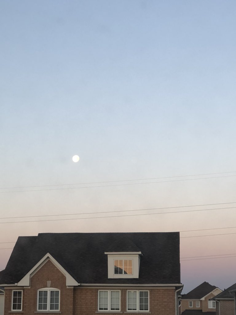 astro_ash_'s tweet photo. Woke up to this beautiful #supermoon #sunrise before heading into the office for the day. Let’s just say I don’t miss the rush hour commute at all! 😄 #perigee #joysofworkingfromhome https://t.co/hooA5L7hrw