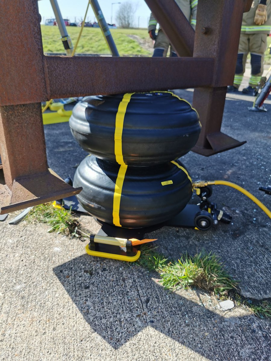 SFRSTraining's tweet image. The last two days has seen some instructors getting input from @Paratech_Inc on some of the new kit procured for our new Enhanced Rescue Tenders (ERT).
#alwayslearning #paratech #vimpex #heavyrescue