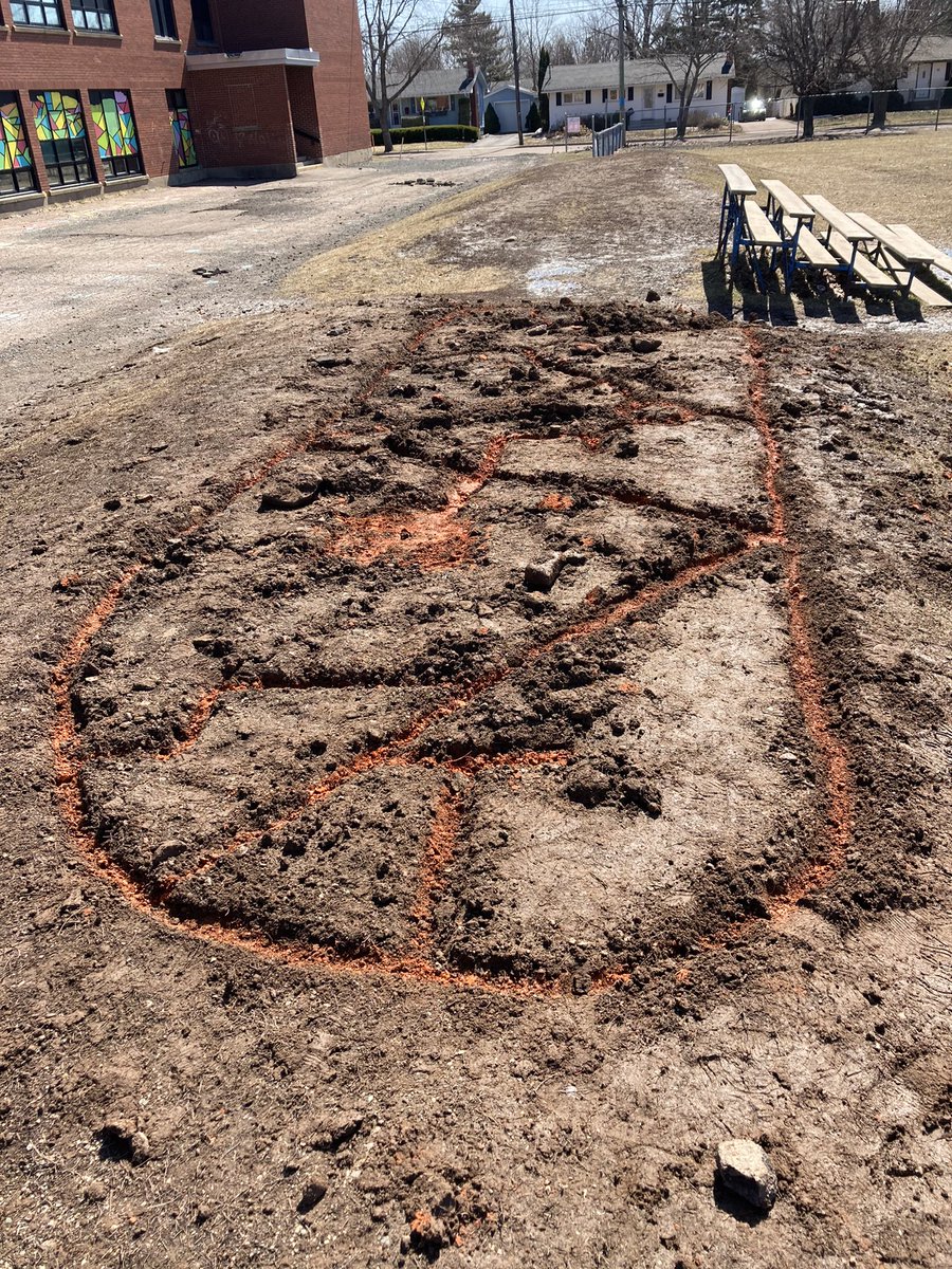 SchoolSolvers's tweet photo. Gr1 Patt was hard at work creating “Pattville”, their city as part of their You &amp; Your World Curriculum. Diagrams drawn, then recreated on our playground to be to make mini asphalt streets to drive toy cars &amp; do purposeful play!  @NewPedagogies @HeatherWoodASDE  @Down2aScience https://t.co/aONh7FY9pV