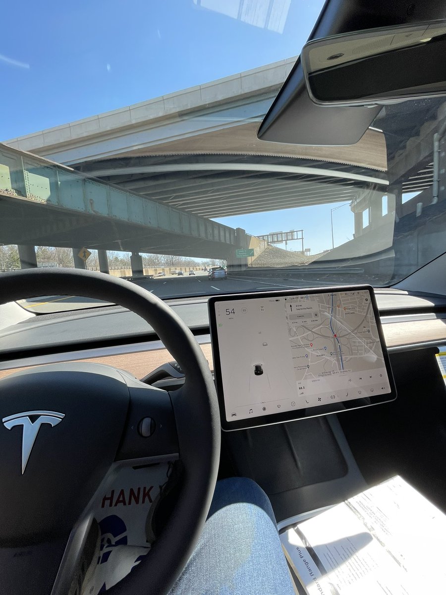 nentor10's tweet photo. Keep em all auto-pilot cuz i canโt drive #2021model3 https://t.co/ShlUCxHyKo