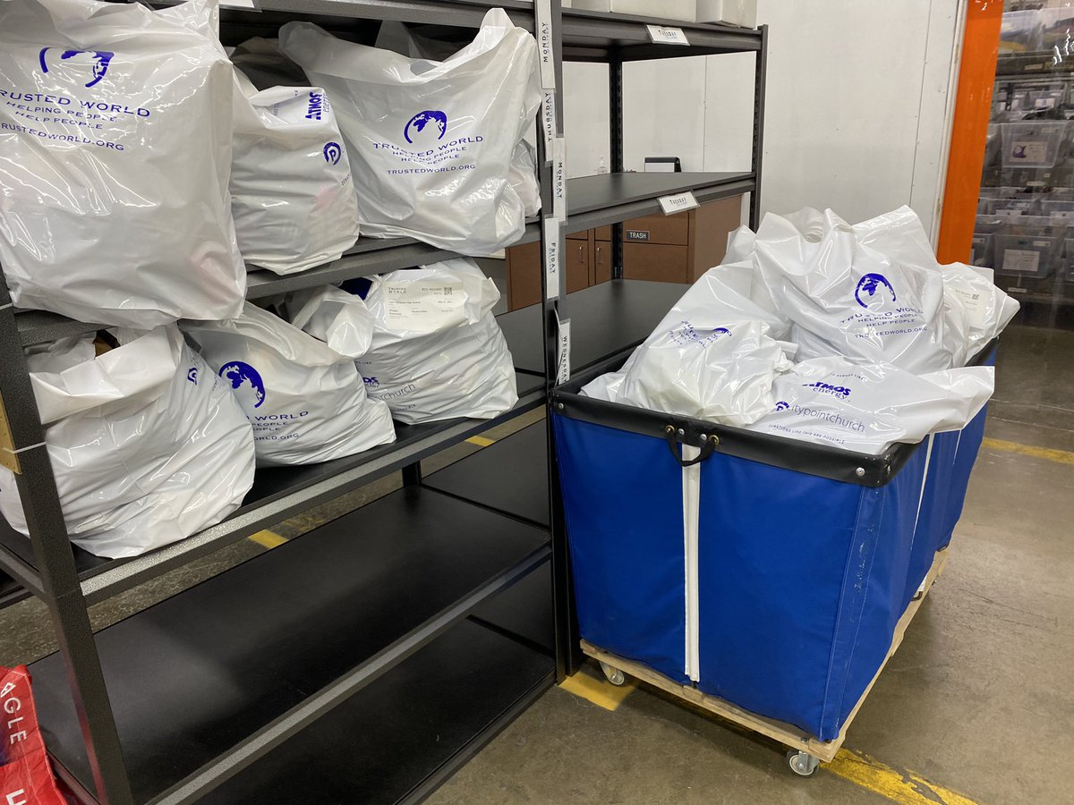 JamesRoseOA's tweet photo. #Dallas5AlarmFire Car loads of help on the way #TrustedWorld.org in Garland providing Clothes, food& toiletries the 52 Dallas families displaced by the massive fire. https://t.co/GOV4eGakuh
