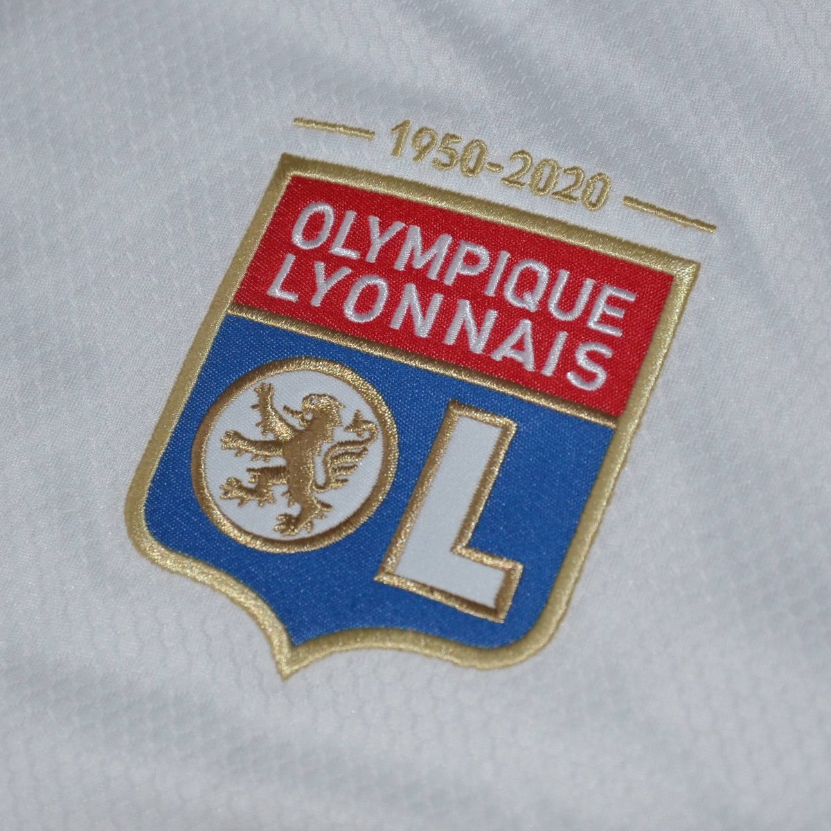 EspoirsduFoot's tweet photo. 🎁 Participer au Green Chelem, c'est aussi l'occasion de tenter de remporter ce maillot @OL signé et offert par @MDembele_10 !

Rendez vous ici : https://t.co/vqYpvefDdw https://t.co/6r0Ms0If6B