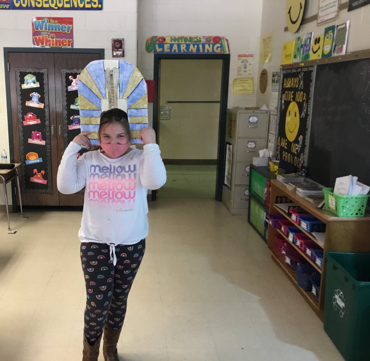 Miss_Fife's tweet photo. After learning about ancient civilizations, 3rd graders created their very own artifact! I am always so impressed with what my students create! 🤩 @GlenAcresES https://t.co/MPiqJomdzH