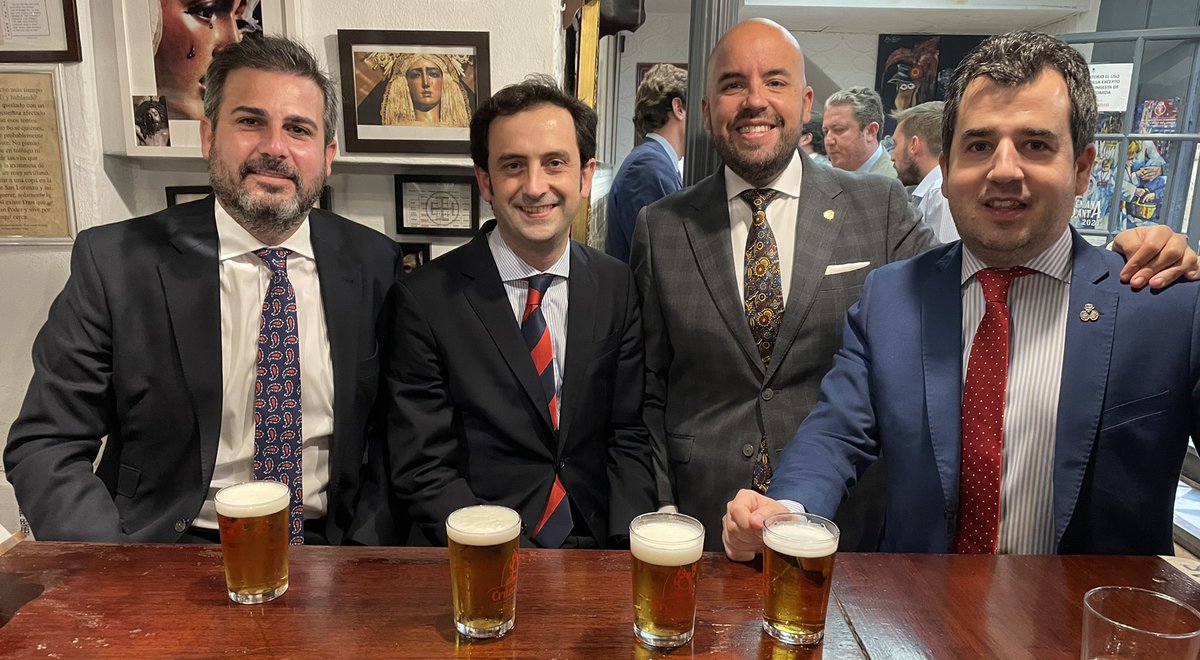 juan_espigor's tweet photo. Pues na. Martes Santo de 2021. 
Nos faltan 378 días y 54 martes pal siguiente. Las cervezas no somos capaces de contarlas. 
Orgullo Bofetero siempre, y mucha salud. 

@clpalomo @arriquitraun86 @Josemaelena https://t.co/YUf6rhFM9K