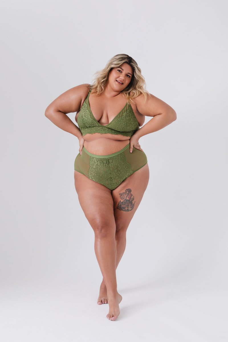 VivaLaCurvy's tweet photo. Hey, lingerie brands, book me. 💚 https://t.co/ymvi2G2l8F