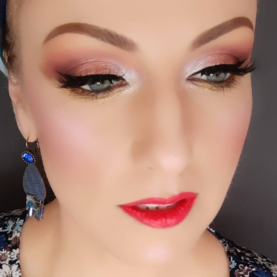 Featuring the #rosekisses palette from #natalieanncosmetics