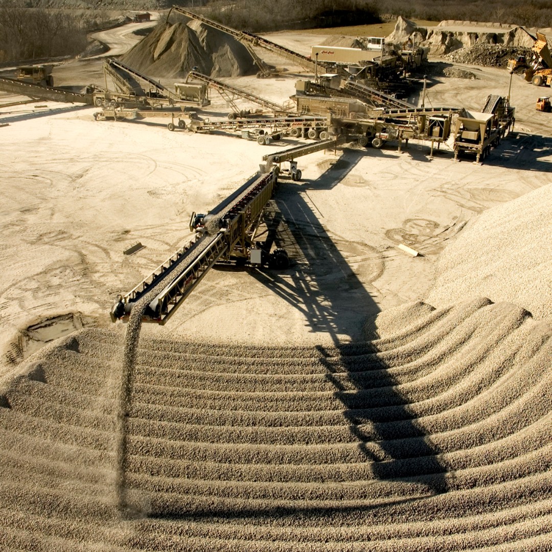 Offering portability and easy set-up, our radial stackers make moving material fast and efficient. Learn more about our stackers here: bit.ly/3f5Lzsf #OneASTEC #Astec  #KPIJCI #MaterialHandling #Stockpiling